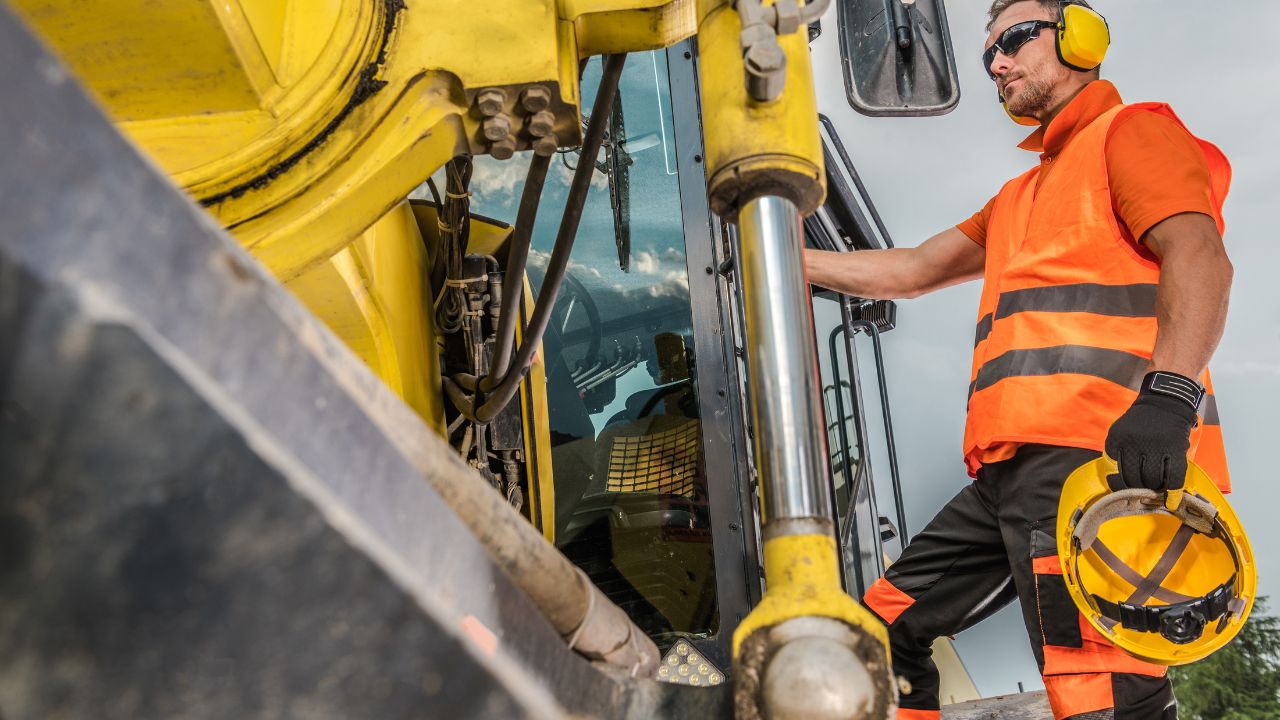 What Is A Heavy Equipment Operator